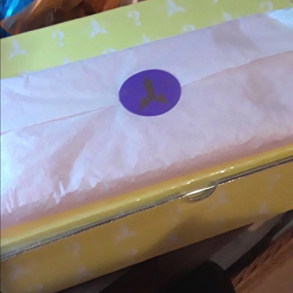 Jeffree Star Thirsty eyeshadow palette - Picture 3 of 3